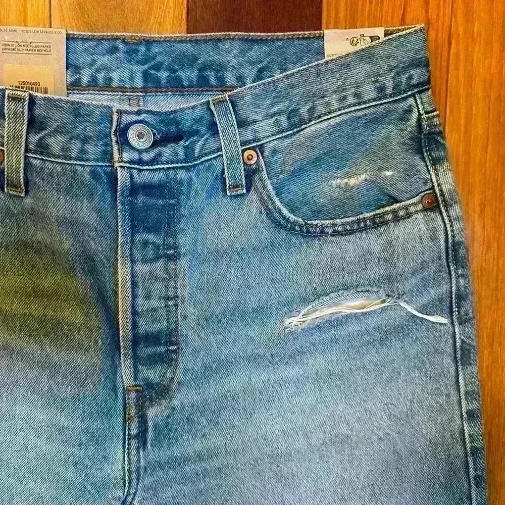 Levi’s |  Women’s straight leg light wash 501s size 29/30 BNWT - Picture 7 of 11